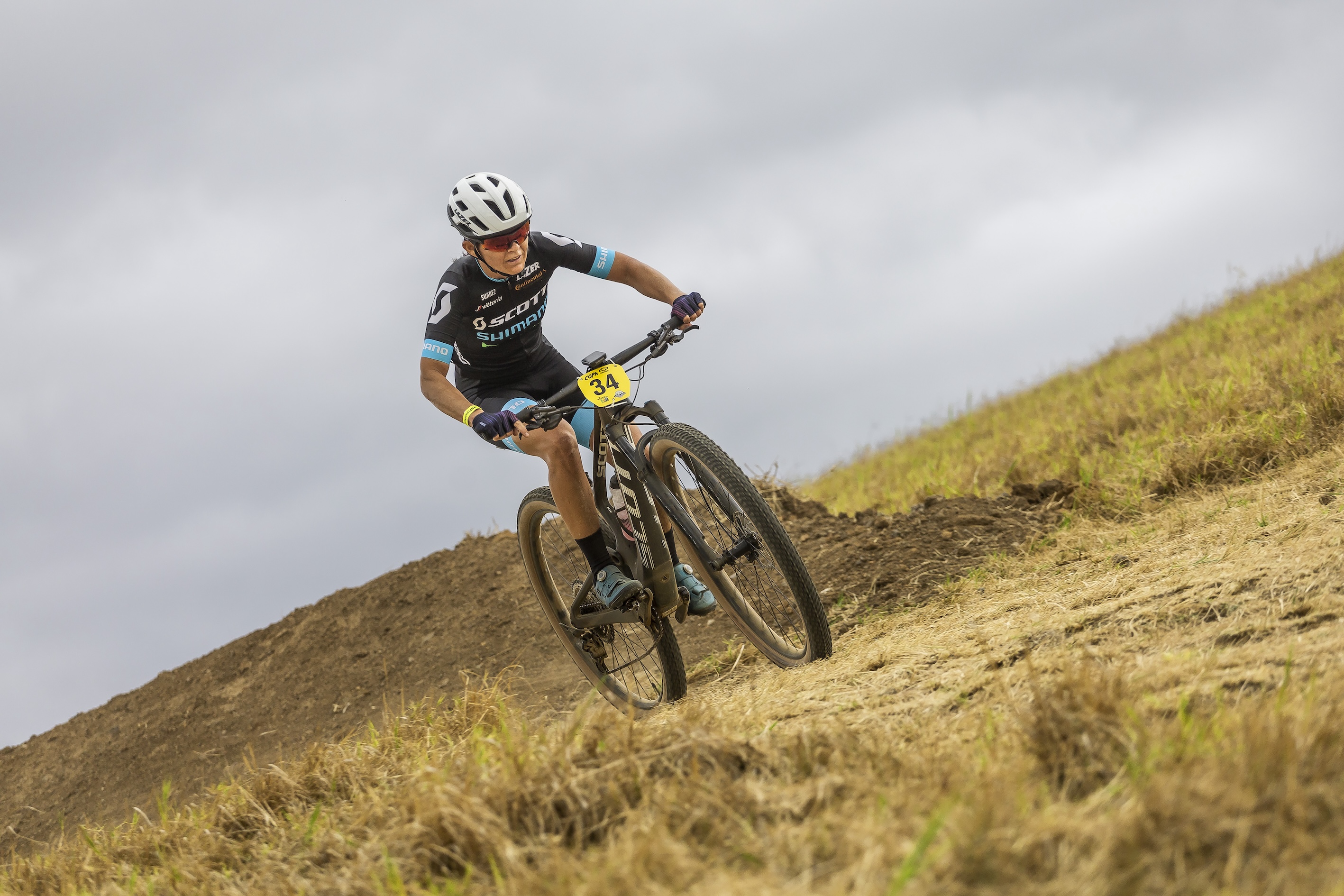 Adriana Rojas se consolida como líder general de la Open femenina en la Serie CR MTB
